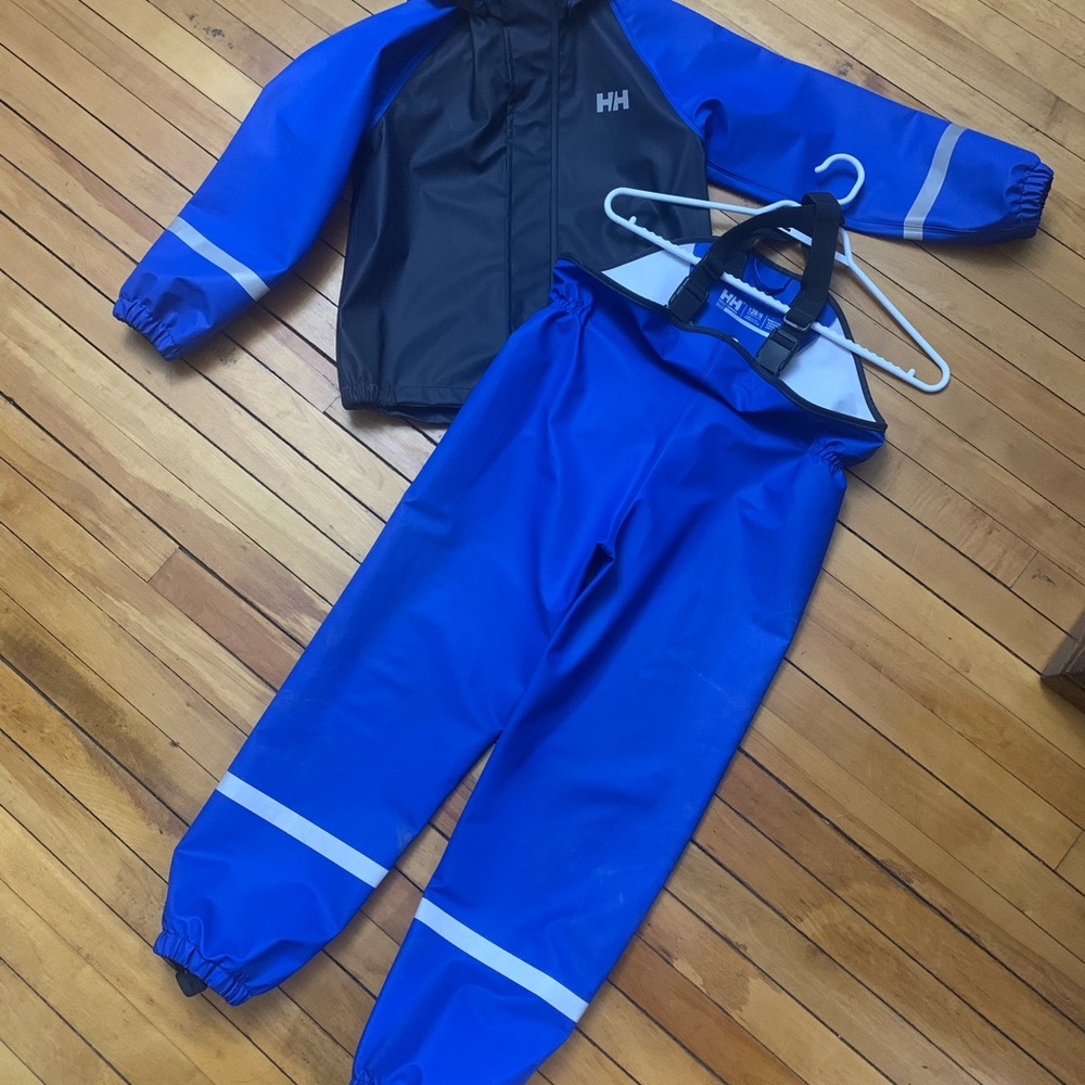 Helly Hansen boys rain set, size 8 kids. Like new and no flaws.